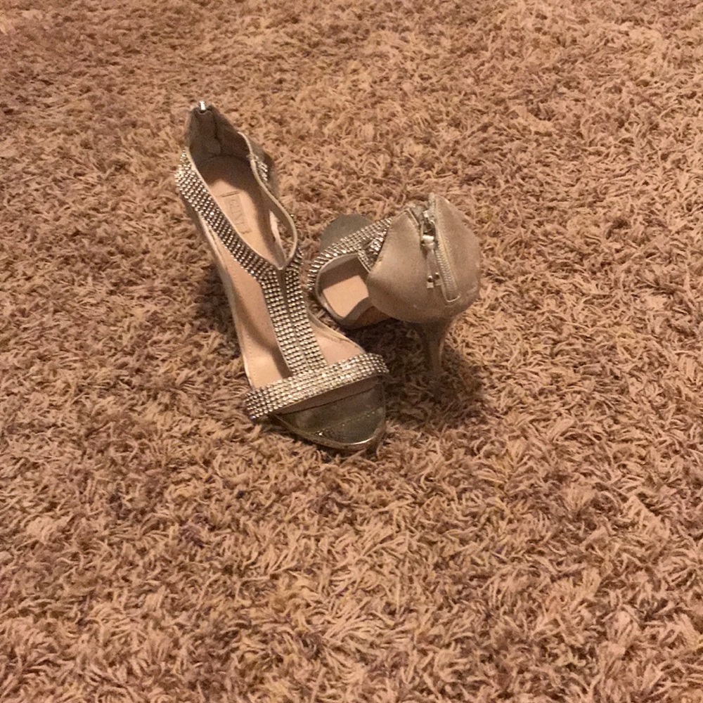 Cute shimmering wedding heels.